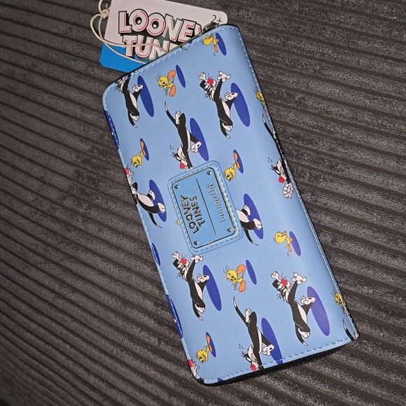 Nwt Loungefly looney tunes xl wallet tweety and Sylvester - Picture 1 of 3